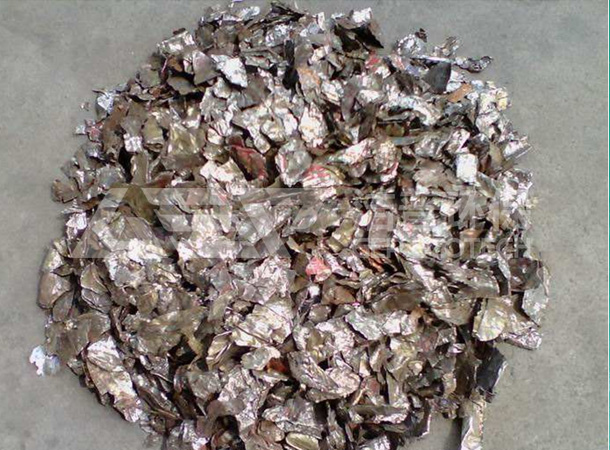 鐵桶油漆桶破碎后.jpg