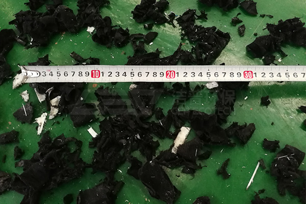 推積如山的廢舊皮革如何處理？皮革破碎機(jī)成完美解決方案