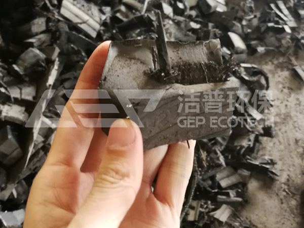 廢舊輪胎破碎處理設(shè)備生產(chǎn)線多少錢一套？